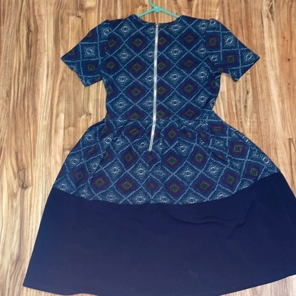 Lularoe women’s dress Medium 10 12 Amelia fit flare stretch pattern pockets blue - Picture 8 of 9